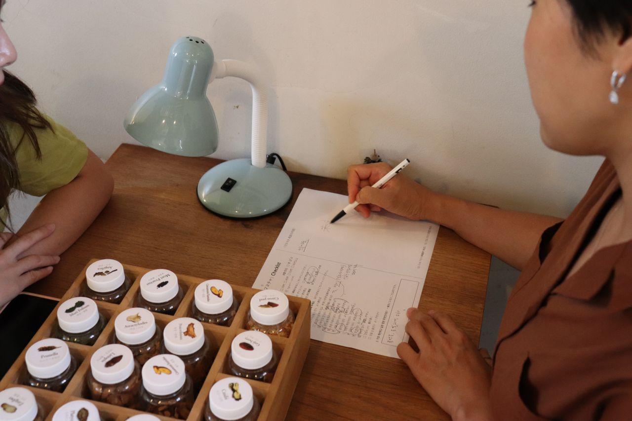 Gyeongbok Palace/Apgujeong Korean Foot Bath Cafe | Tea Therapy